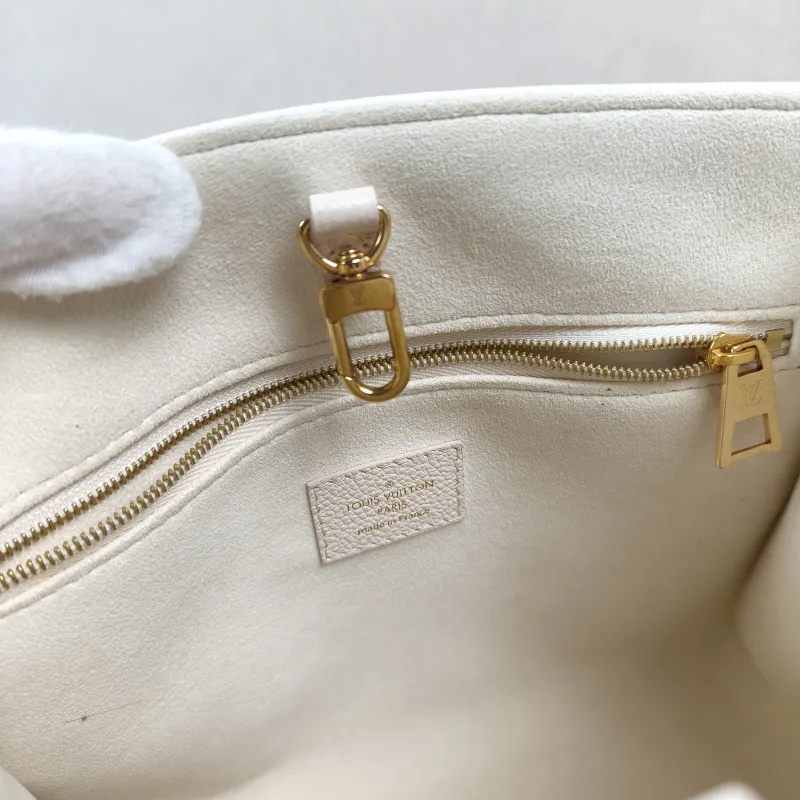 Louis Vuitton Top Handle Bag Onthego White · Embroidered Calfskin Small25 × 11.5 × 19 cm — detail view 6 of 10