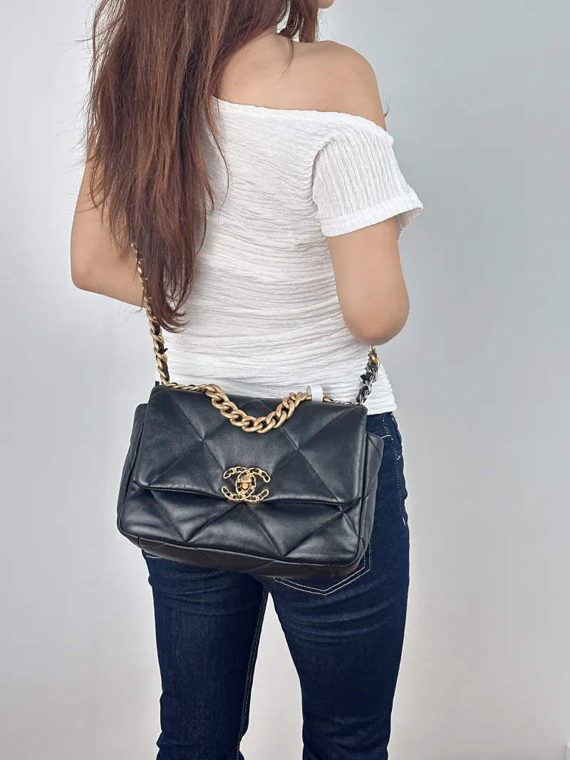 Chanel Crossbody Bag19Bag Small26 × 9 × 16 cm — on-model view 2 of 2