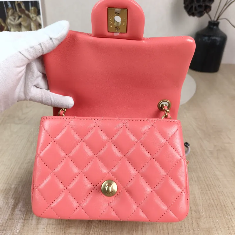 Chanel Crossbody Bag Red Lambskin One Size 17 × 8 × 13.5 cm — detail view 2 of 13