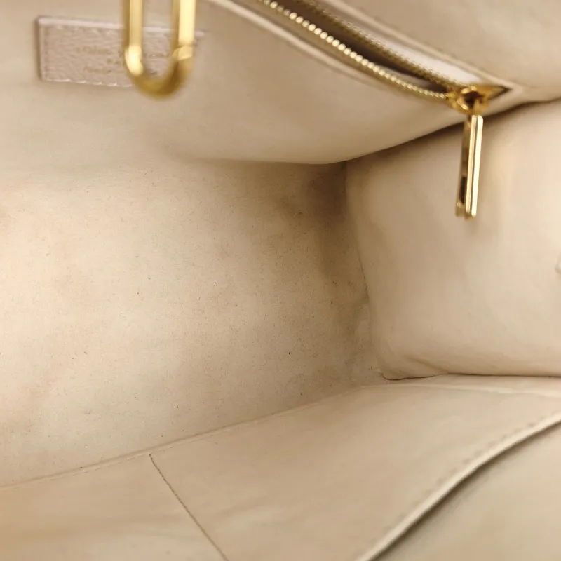 Louis Vuitton Shoulder Bag Onthego White Empreinte Embossed Calfskin Monogram Small25 × 11.5 × 19 cm — detail view 8 of 12