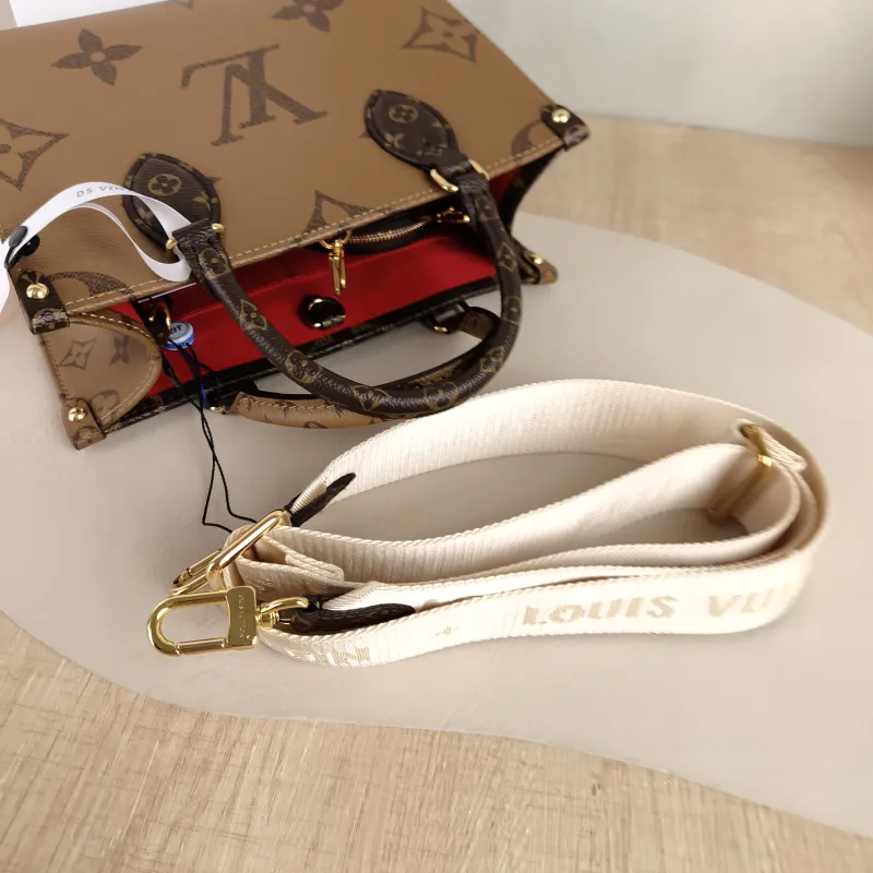 Louis Vuitton Shoulder Bag Onthego Monogram PVC Small 25 × 11.5 × 19 cm — detail view 6 of 12