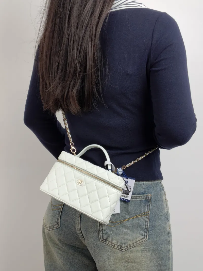 Chanel Crossbody Bag lp Box Bag Top Handle Crossbody Bag Grained Calfskin One Size 19.5 × 5 × 17 cm Conditioned — on-model view 2 of 3