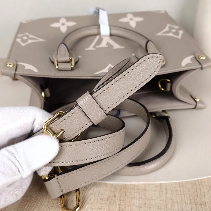 Louis Vuitton Shoulder Bag Onthego · White Monogram Empreinte Embossed Calfskin Small25 × 11.5 × 19 cm — detail view 7 of 11
