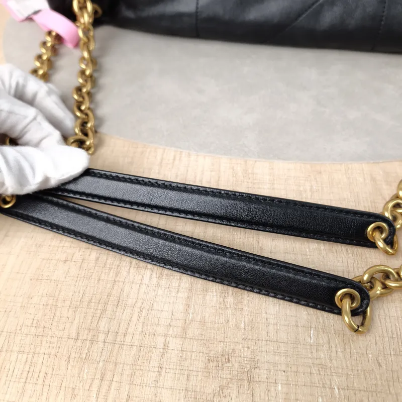SAINT LAURENT Crossbody Bag Jamie 4.3 Chain Bag Black SL ambskin Large43 × 9 × 29 cm — detail view 8 of 16