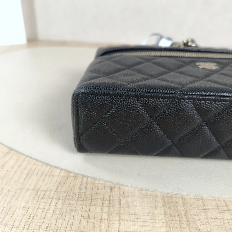 Chanel Crossbody Baglp Box Bag Top Handle Crossbody Bag Black Grained Calfskin 19.5 × 5 × 17 cm — detail view 1 of 14