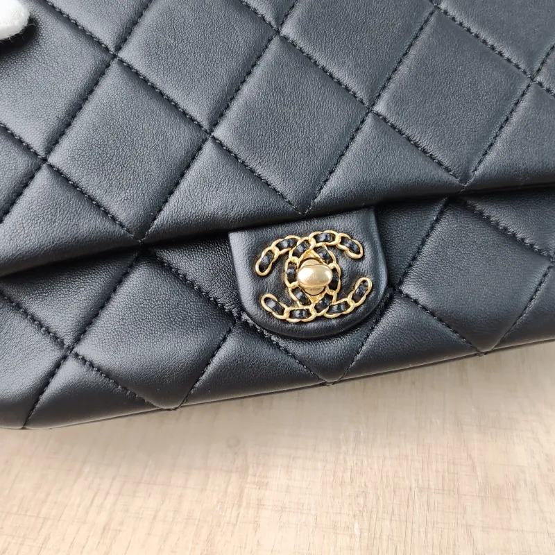Chanel Crossbody Bag 25c Collection Woven Black Lambskin One Size 21 × 6 × 13 cm — detail view 4 of 12