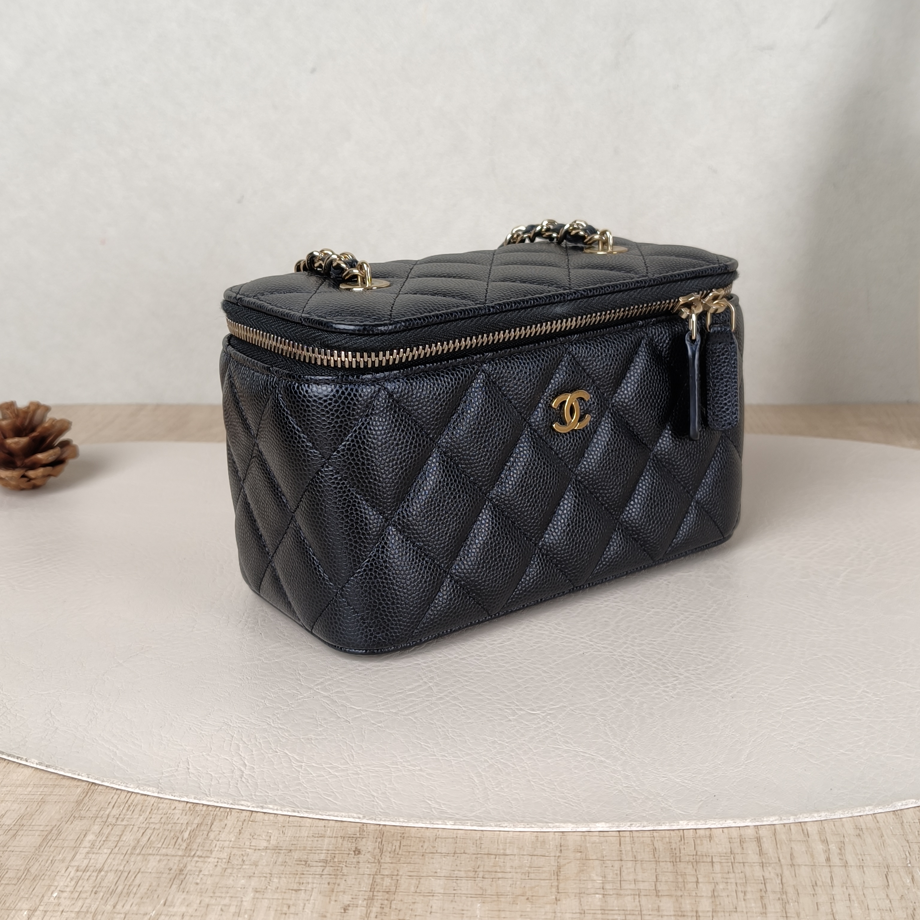 Chanel Crossbody Bag Edition Black Calfskin One Size16 × 8 × 9.5 cm — cover view 3 of 5
