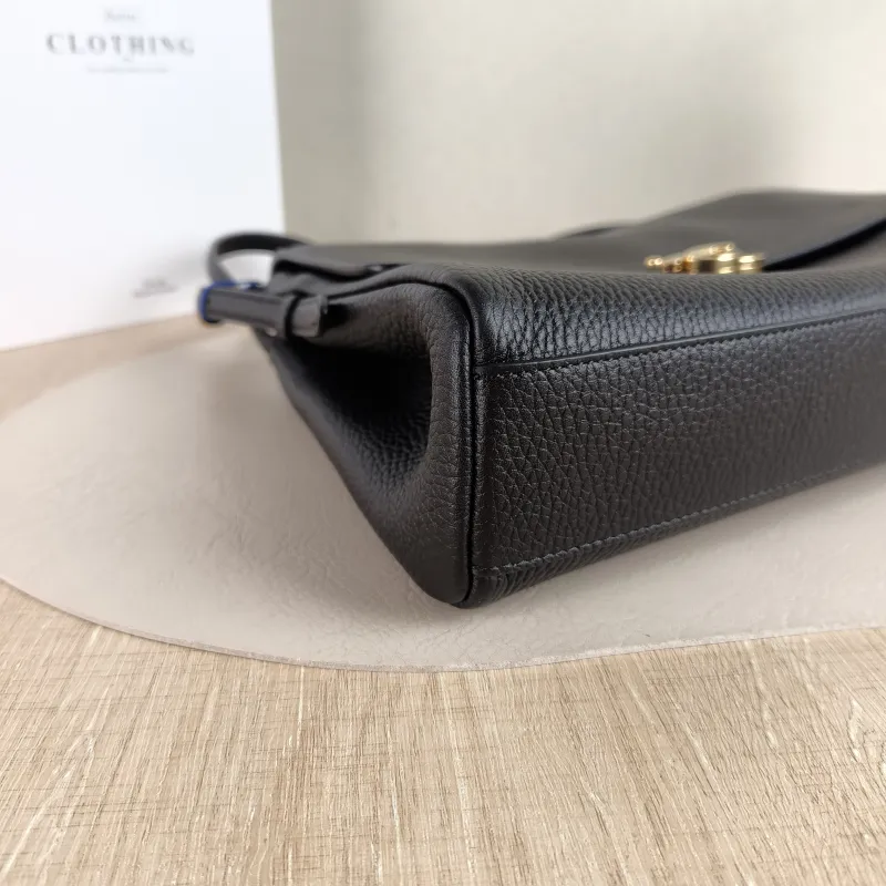 Chanel Shoulder Bag 26k Black Calfskin Medium 31.5 × 8 × 18.5 cm — detail view 5 of 13