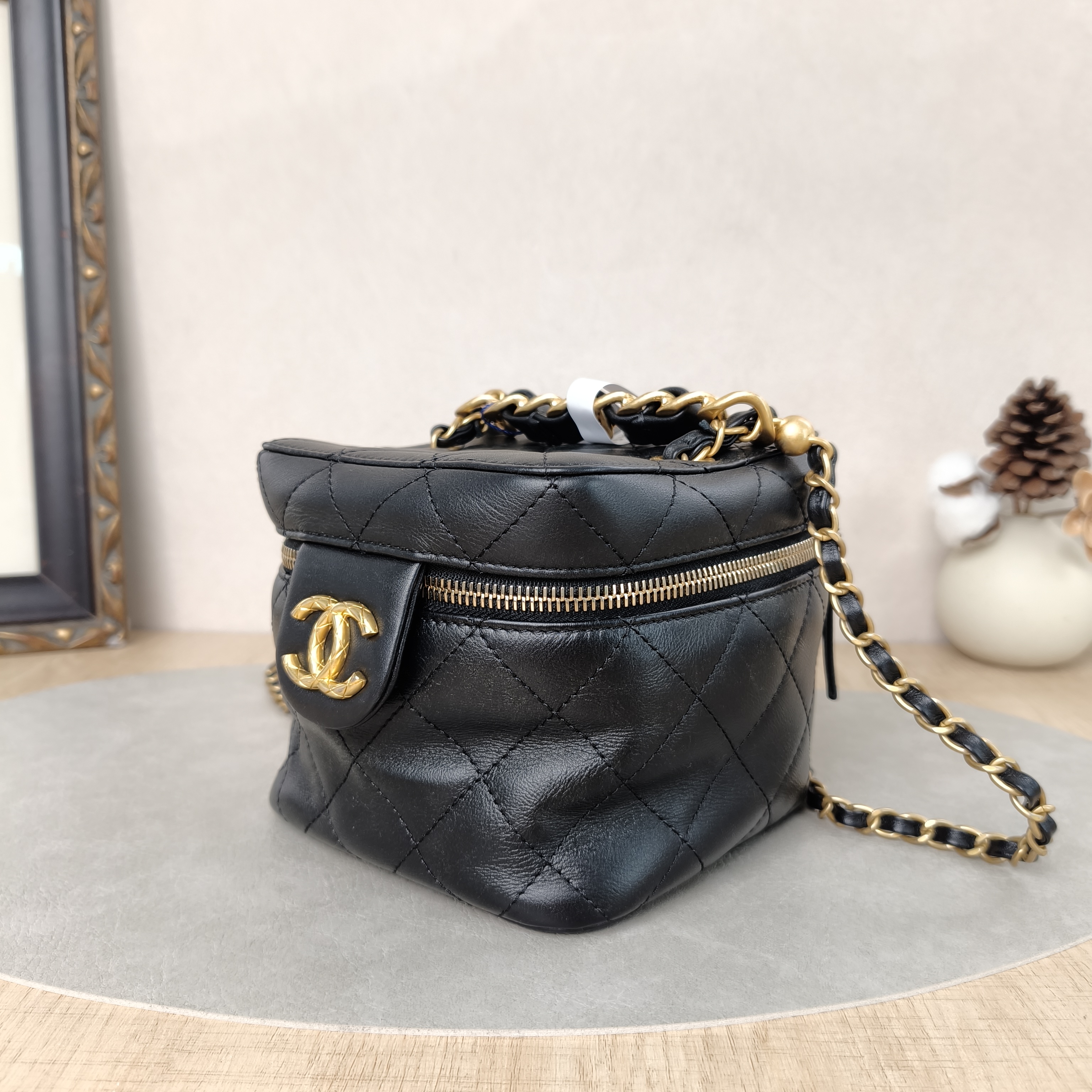 Chanel Crossbody Bag Cosmetic Bag Crossbody Bag Black Calfskin One Size14 × 14 × 13 cm — cover view 4 of 6