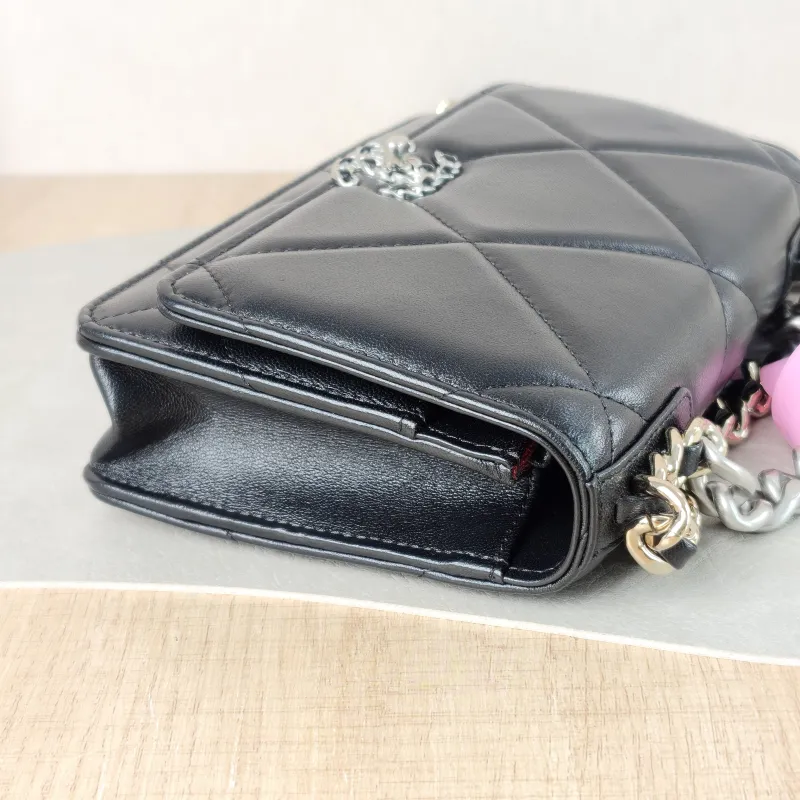 Chanel Crossbody Bag 19Bag WOC Black SL ambskin Mini 19.2 × 3.5 × 12.3 cm — detail view 8 of 11