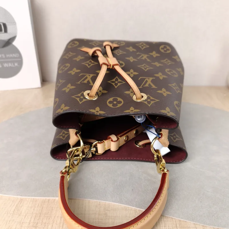 Louis Vuitton Crossbody Bag NÉONOÉ Bucket Bag BB Monogram PVC BB 20 × 13 × 20 cm — detail view 11 of 13