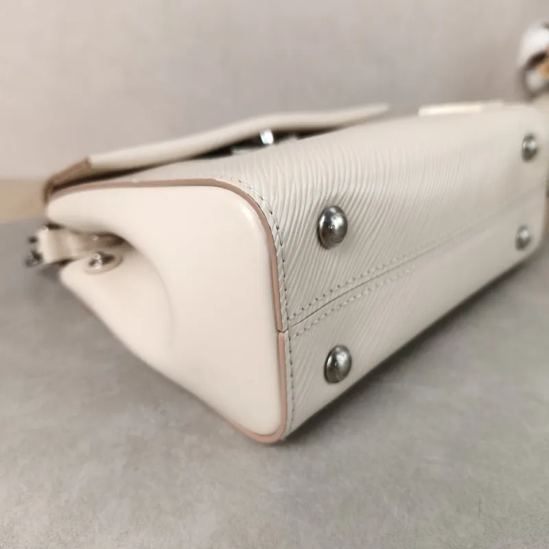 Louis Vuitton Crossbody Bag CLUNY White Epi Embossed Calfskin Mini 20 × 7.5 × 16 cm — detail view 5 of 13