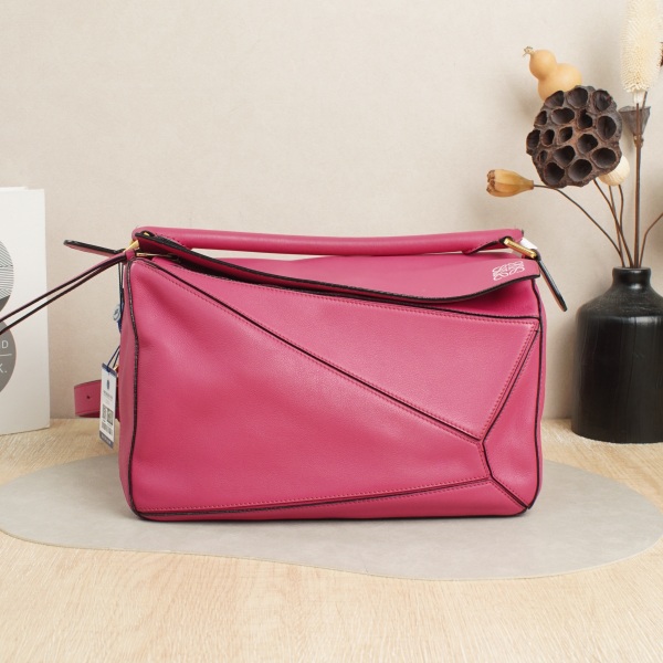 LOEWE Medium Calfskin · Shoulder Strap · 29 × 14 × 19.5 cm