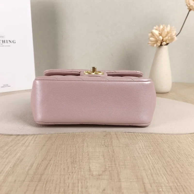 Chanel Crossbody Bag Pearl Lambskin One Size19.5 × 7.5 × 14.5 cm — cover view 3 of 5
