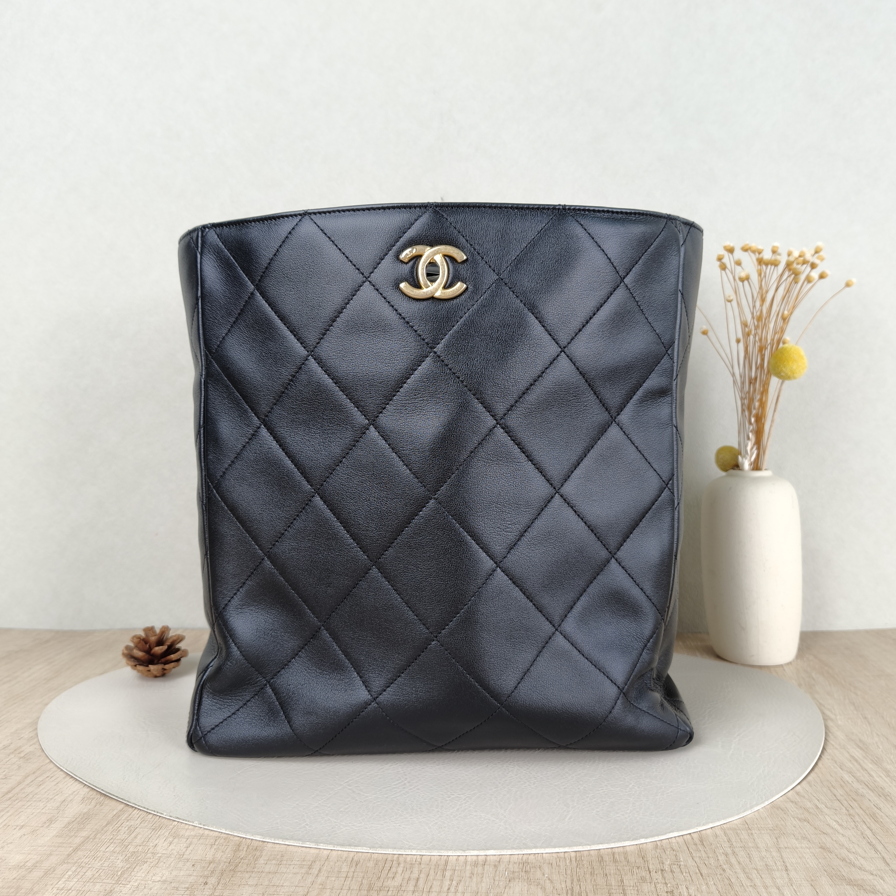 Chanel Shoulder Bag tote Black Lambskin One Size29 × 11 × 32 cm