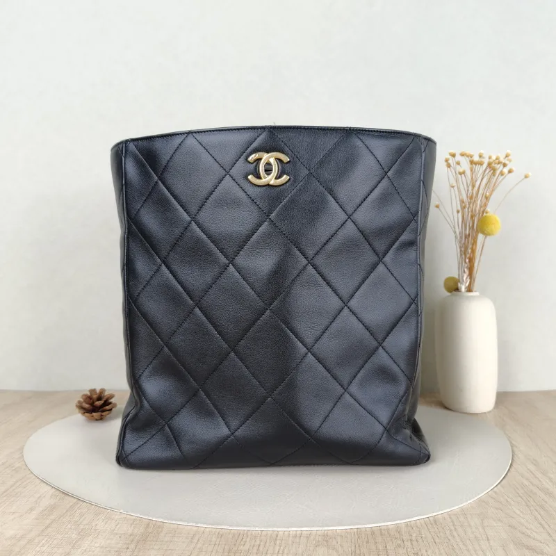 Chanel Shoulder Bag tote Black Lambskin One Size29 × 11 × 32 cm