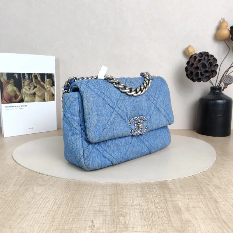 Chanel Crossbody Bag22p 19bag Small26 × 9 × 16 cm — cover view 4 of 5