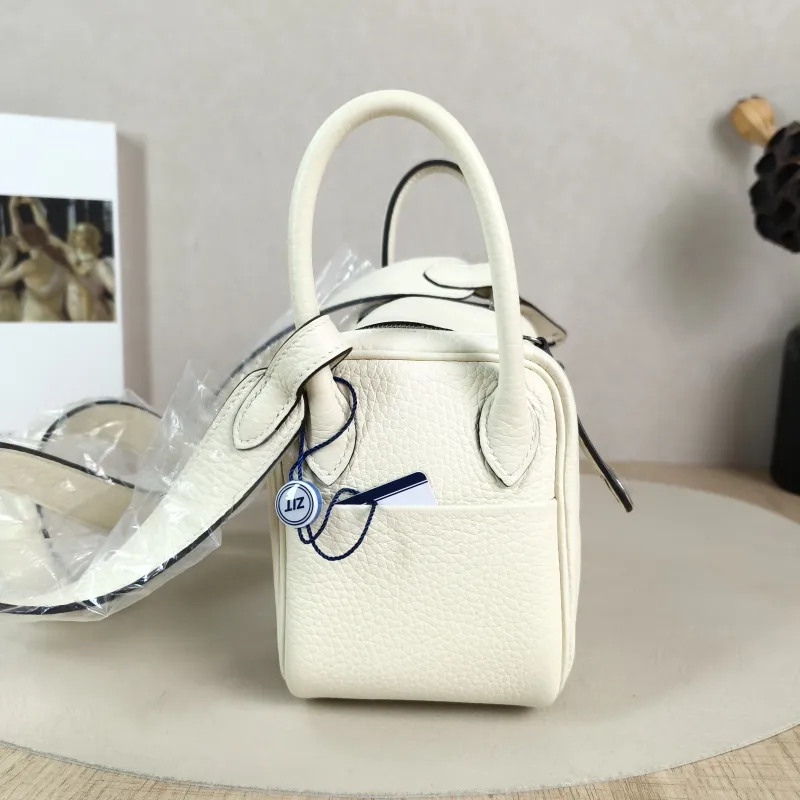 Hermès Crossbody Bag Lindy Mini 19I2 TC Calfskinmini19 × 9.5 × 13 cm — detail view 1 of 12