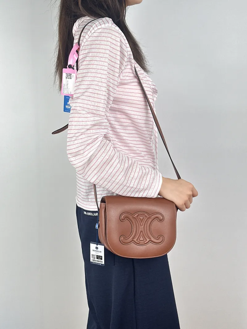 CELINE Crossbody Bag FOLCO TRIOMPHE Caramel Calfskin One Size18.5 × 7 × 15 cm — on-model view 2 of 2