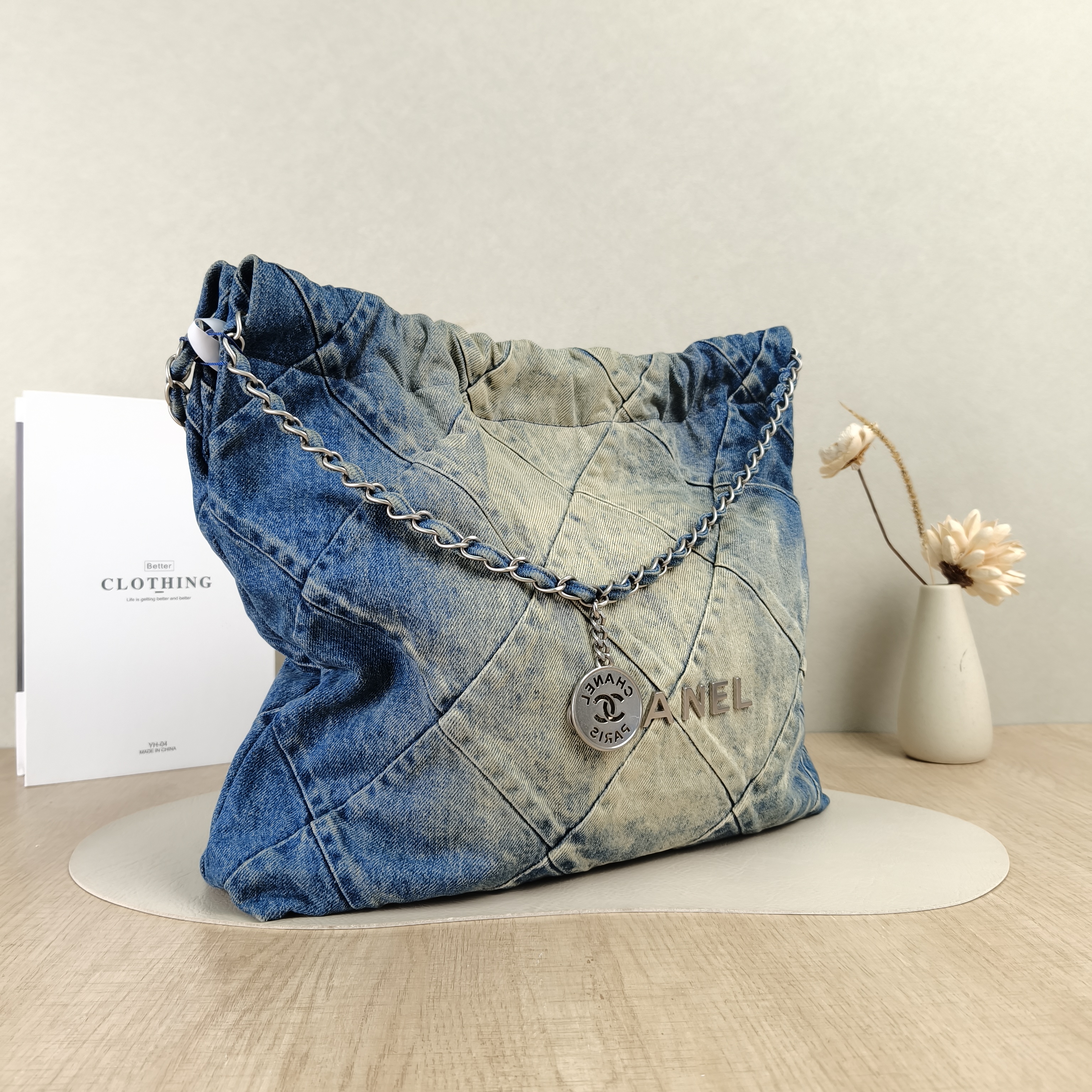 Chanel Shoulder Bag22Bag Medium39 × 8 × 42 cm — cover view 4 of 5