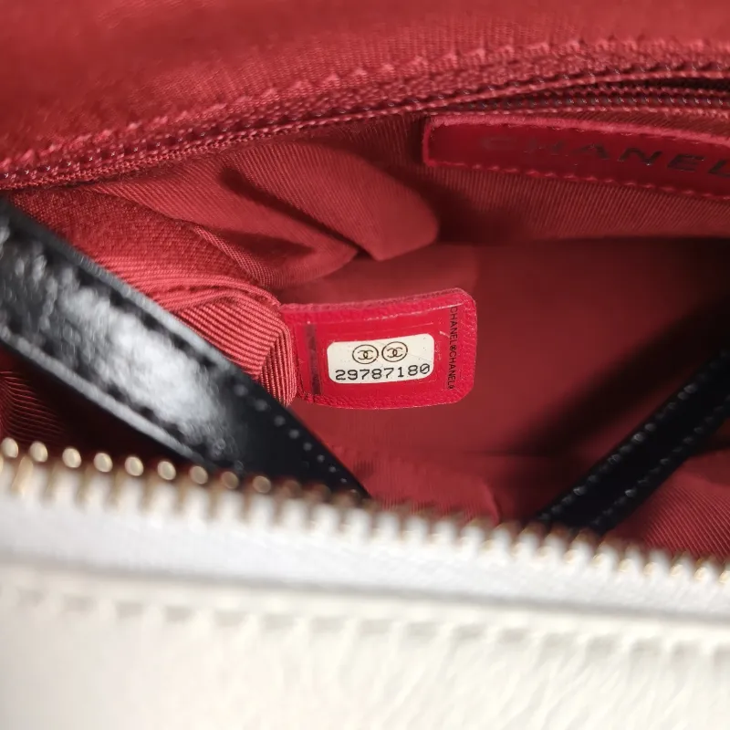 Chanel Crossbody Bag Gabrielle Gabrielle Bag CC alfskin Small 20 × 8 × 15 cm 29 — detail view 4 of 12