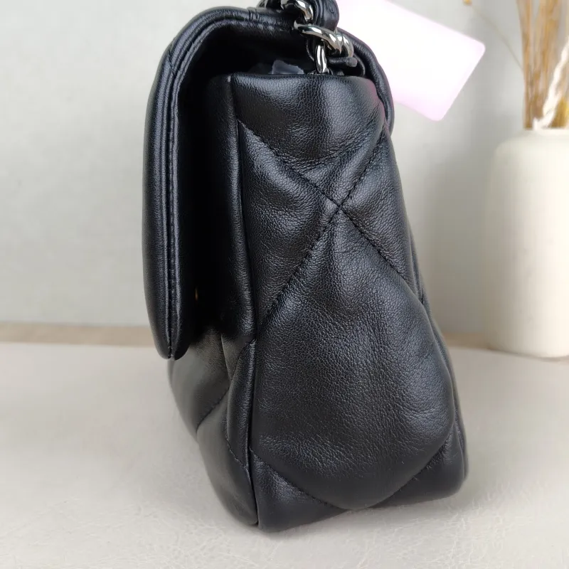 Chanel Crossbody Bag 19Bag Black SL ambskin Small 26 × 9 × 16 cm — detail view 11 of 15