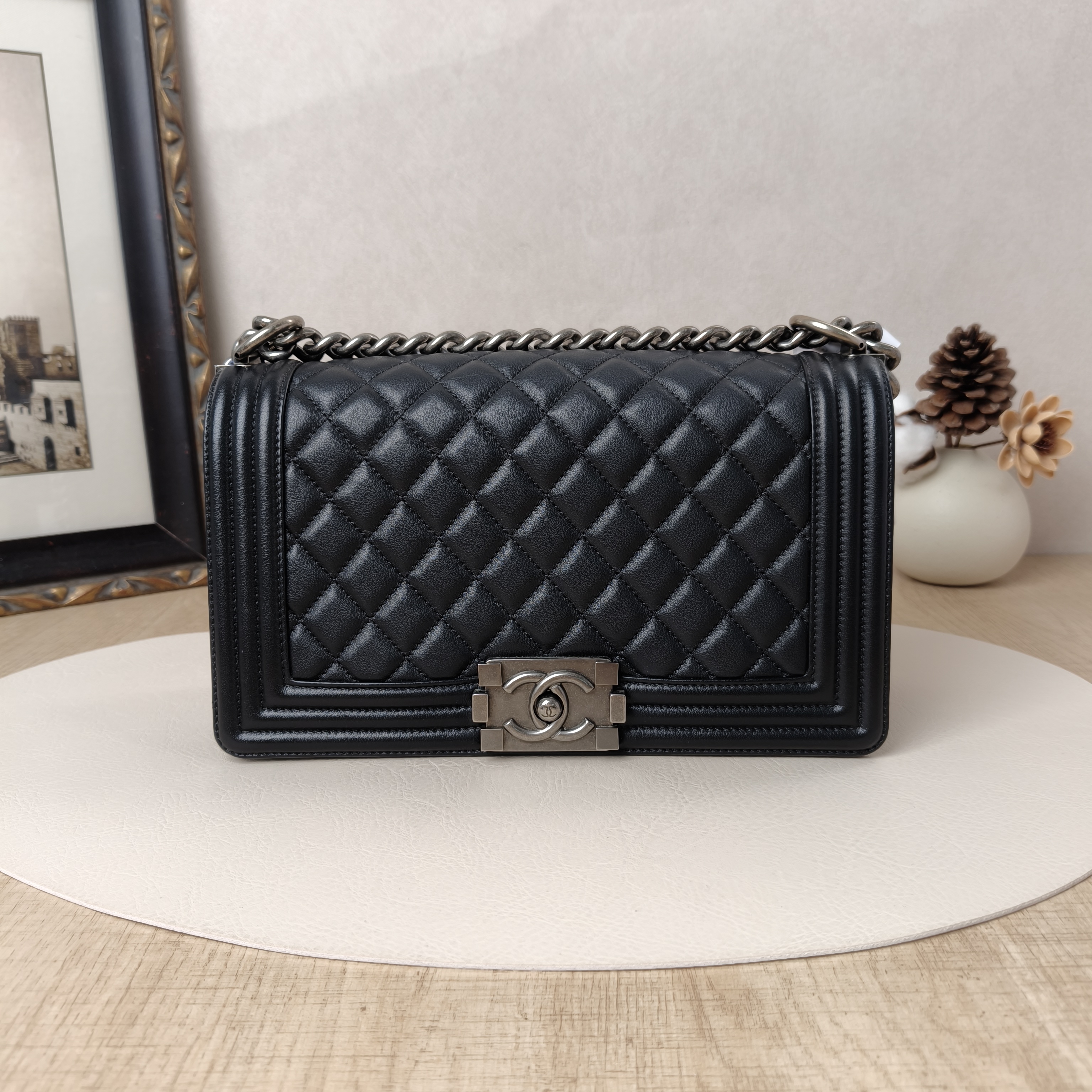 Chanel Crossbody Bag Le Boy​Black Lambskin Medium25 × 9 × 15 cm