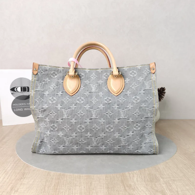 Louis Vuitton Shoulder Bag Onthego Medium Grey Medium 35 × 14 × 27 cm — cover view 3 of 5