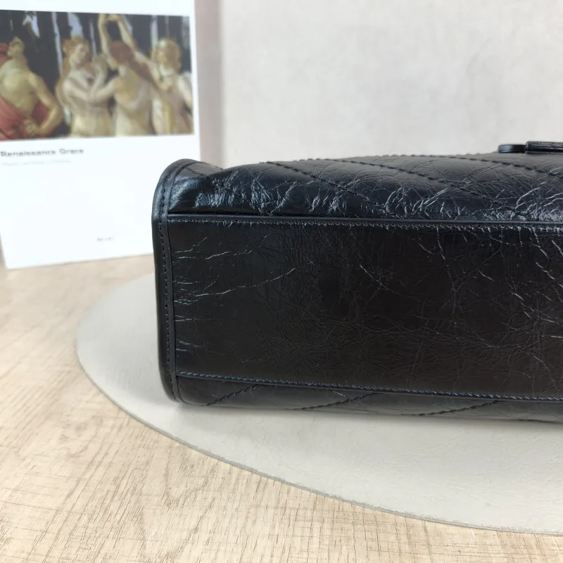SAINT LAURENT Shoulder Bag NIKI SHOPPING Shopping Tote Black Calfskin Medium33 × 11.5 × 27 cm — detail view 4 of 12