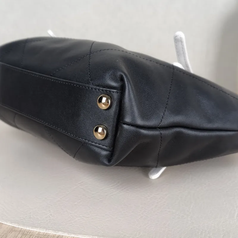 Chanel Shoulder Bag cocobeach Collection Black Lambskinmini29 × 6 × 20 cm — detail view 10 of 10