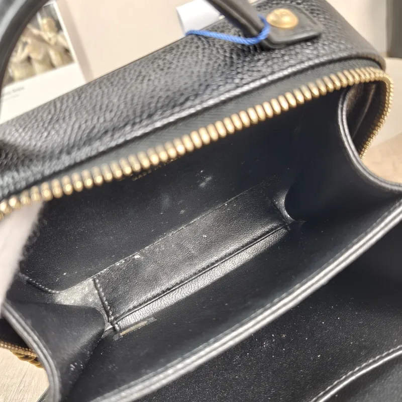 Chanel Crossbody Bag CC Filigree Vanity Cosmetic Bag Black Grained Calfskin Small 16 × 7 × 12 cm 26 — detail view 4 of 13