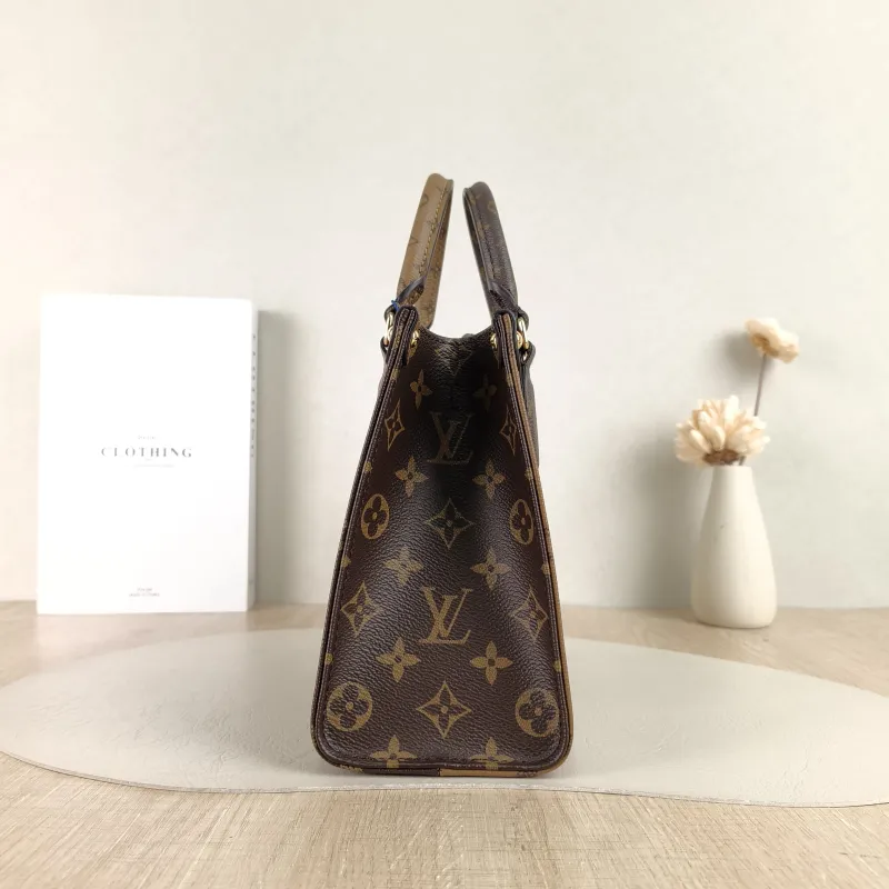Louis Vuitton Shoulder Bag Onthego Monogram PVC Small 25 × 11.5 × 19 cm — detail view 11 of 12