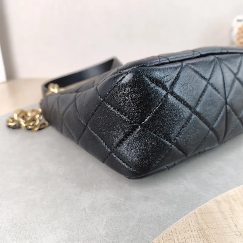 Chanel Shoulder Bag hobo Black Lambskin One Size 19 × 8 × 17 cm — detail view 1 of 12