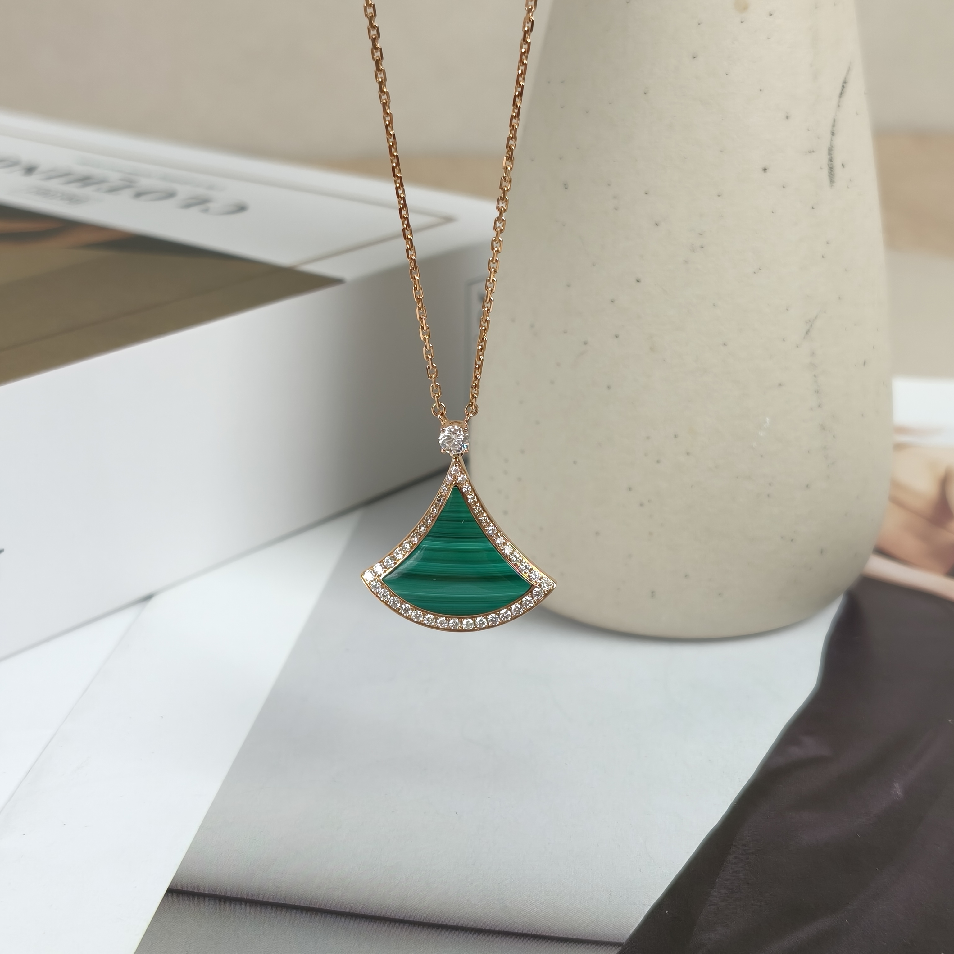 Bvlgari Divas'Dream Pavé Diamond Necklace 18k Rose Gold · Authenticity Card · Box · 42㎝ — cover view 5 of 10