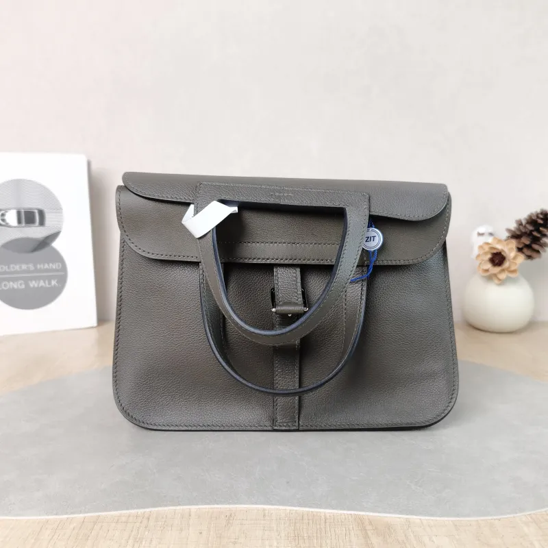 Hermès Shoulder Bag Halzan 25 C6 Green Evercolor Calfskin Small 25 × 8 × 17 cm Y