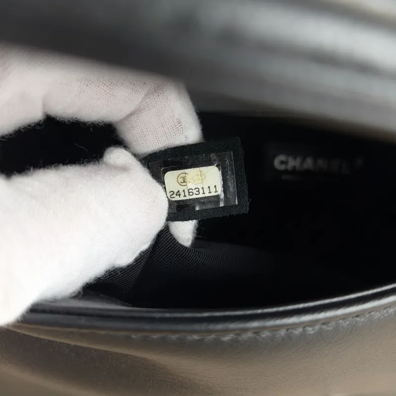 Chanel Crossbody Bagv leboy Black Lambskin Medium25 × 9 × 15 cm — detail view 11 of 11