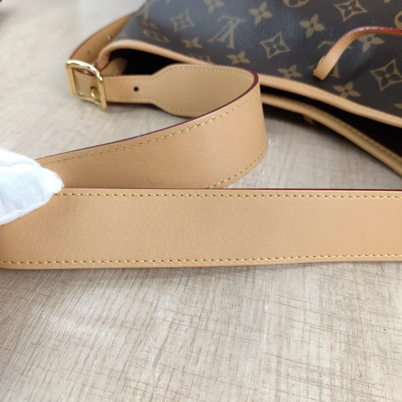 Louis Vuitton Crossbody Bag Carryall Monogram PVC Small 29 × 12 × 24 cm — detail view 10 of 13