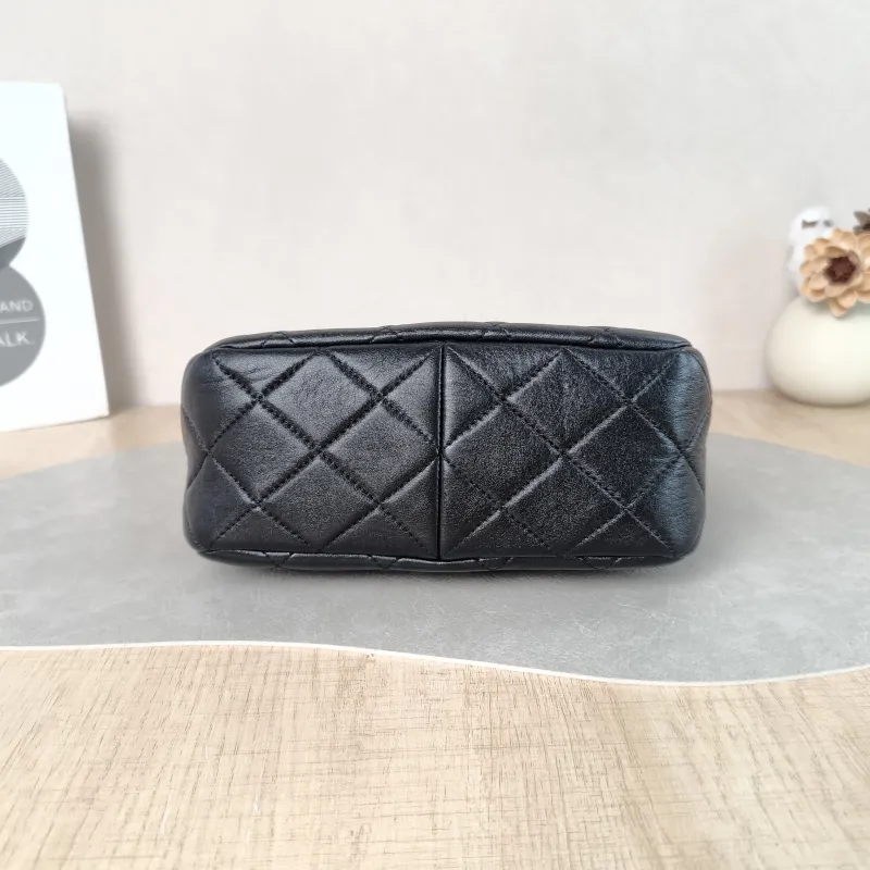 Chanel Shoulder Bag hobo Black Lambskin One Size 19 × 8 × 17 cm — cover view 2 of 5
