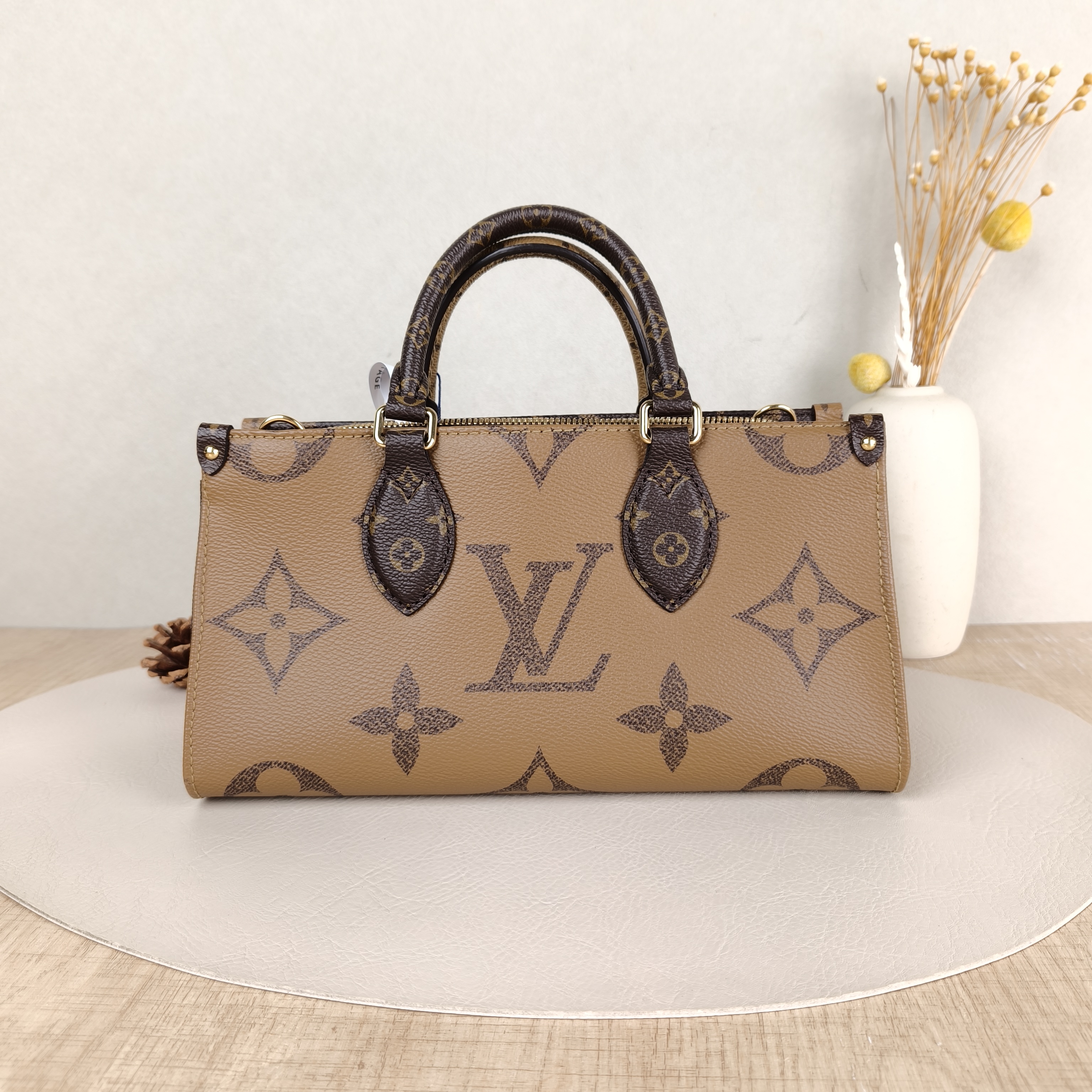 Louis Vuitton Crossbody Bag Onthego East West Monogram PVC Small25 × 10 × 13 cm — cover view 6 of 6