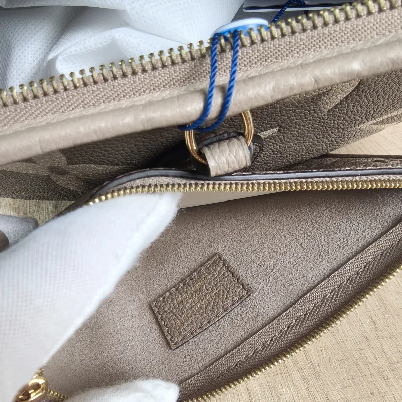 Louis Vuitton Crossbody Bag Carryall Calfskin Small 29.5 × 12 × 24 cm — detail view 8 of 12