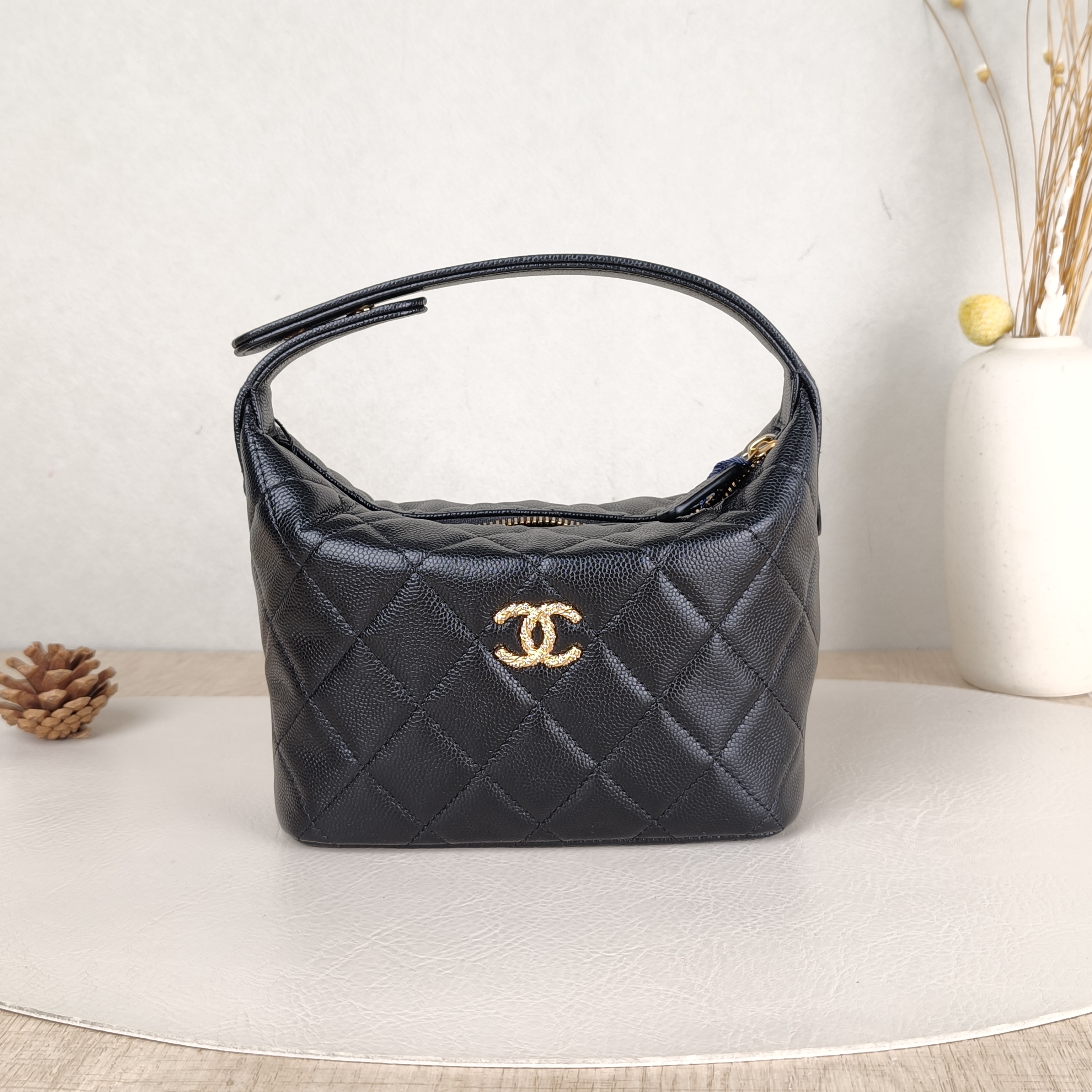 Chanel Crossbody Bag Crossbody Bag Black Calfskin One Size21.5 × 7.5 × 19 cm