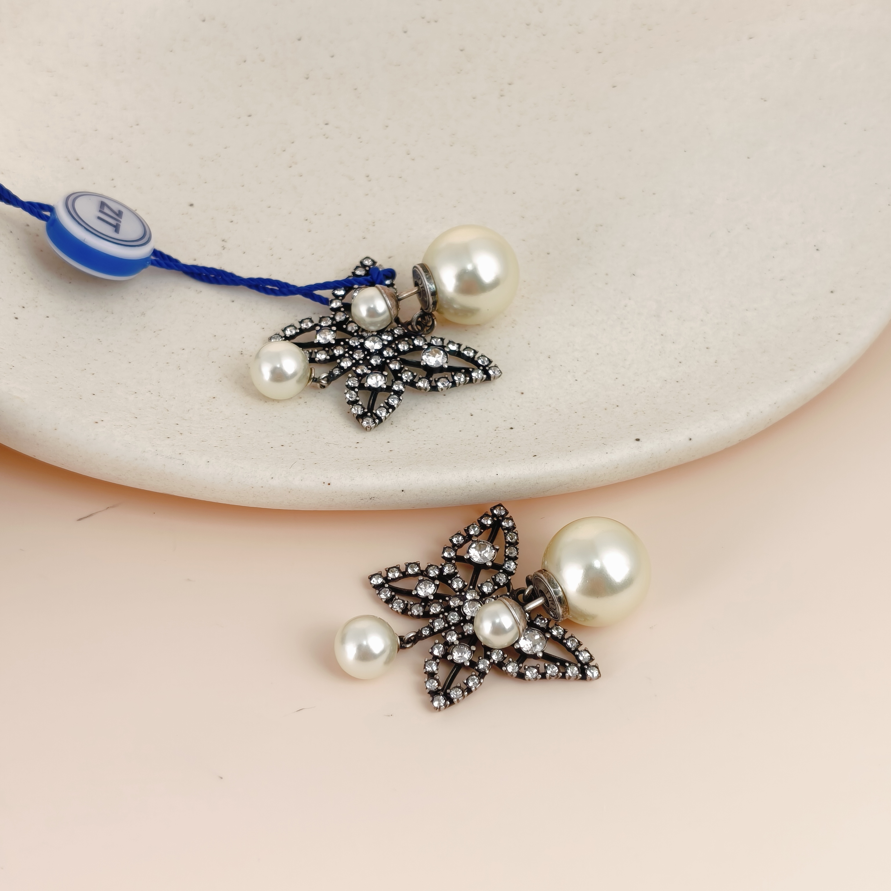 DIOR Earrings Earrings Black Pearl โ cover view 4 of 6