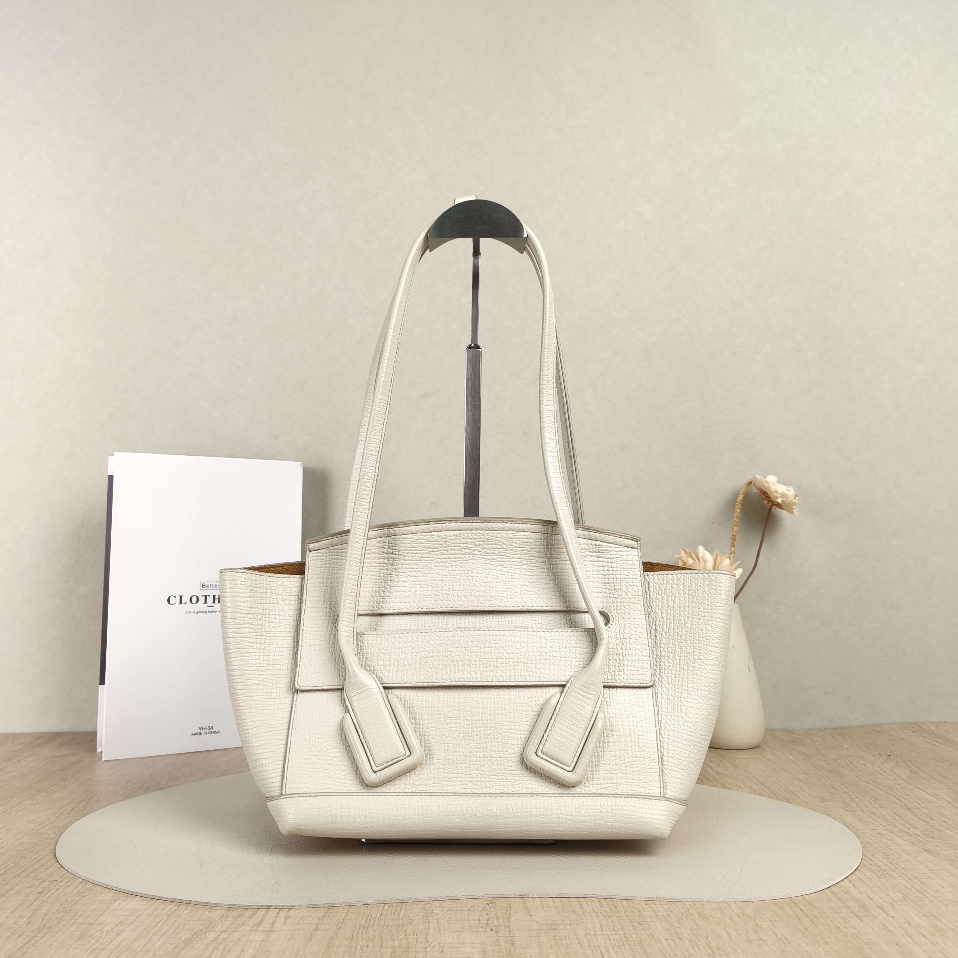 Bottega Veneta Shoulder Bag ARCO 29 White Calfskinmini29 × 9 × 29 cm