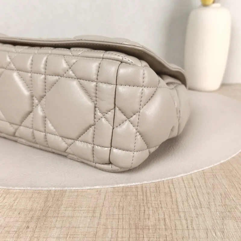 DIOR Crossbody Bag Caro Chain Bag Beige Calfskin Medium 25.5 × 9 × 15.5 cm — detail view 4 of 15