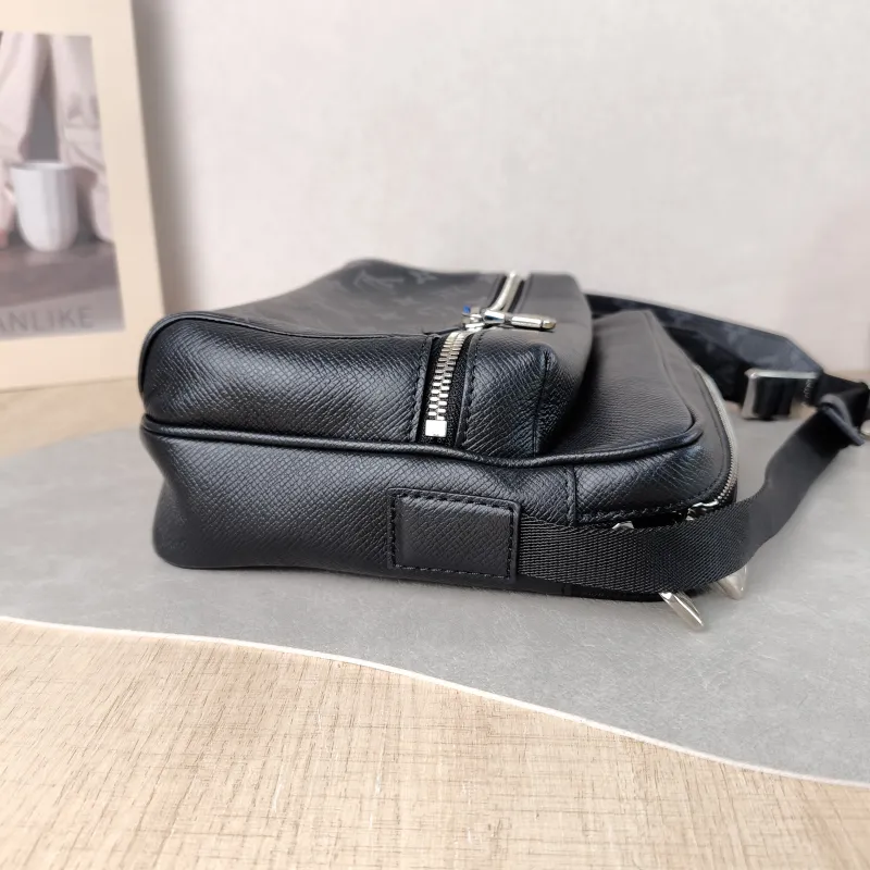 Louis Vuitton Crossbody Bag Outdoor Messenger Bag Black PVC · Calfskin 26 × 10.5 × 20 cm — detail view 5 of 10