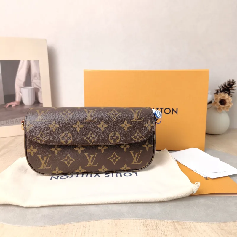 Louis Vuitton Crossbody Bag IVY Monogram PVC Small 23.5 × 4.3 × 12 cm — cover view 5 of 6