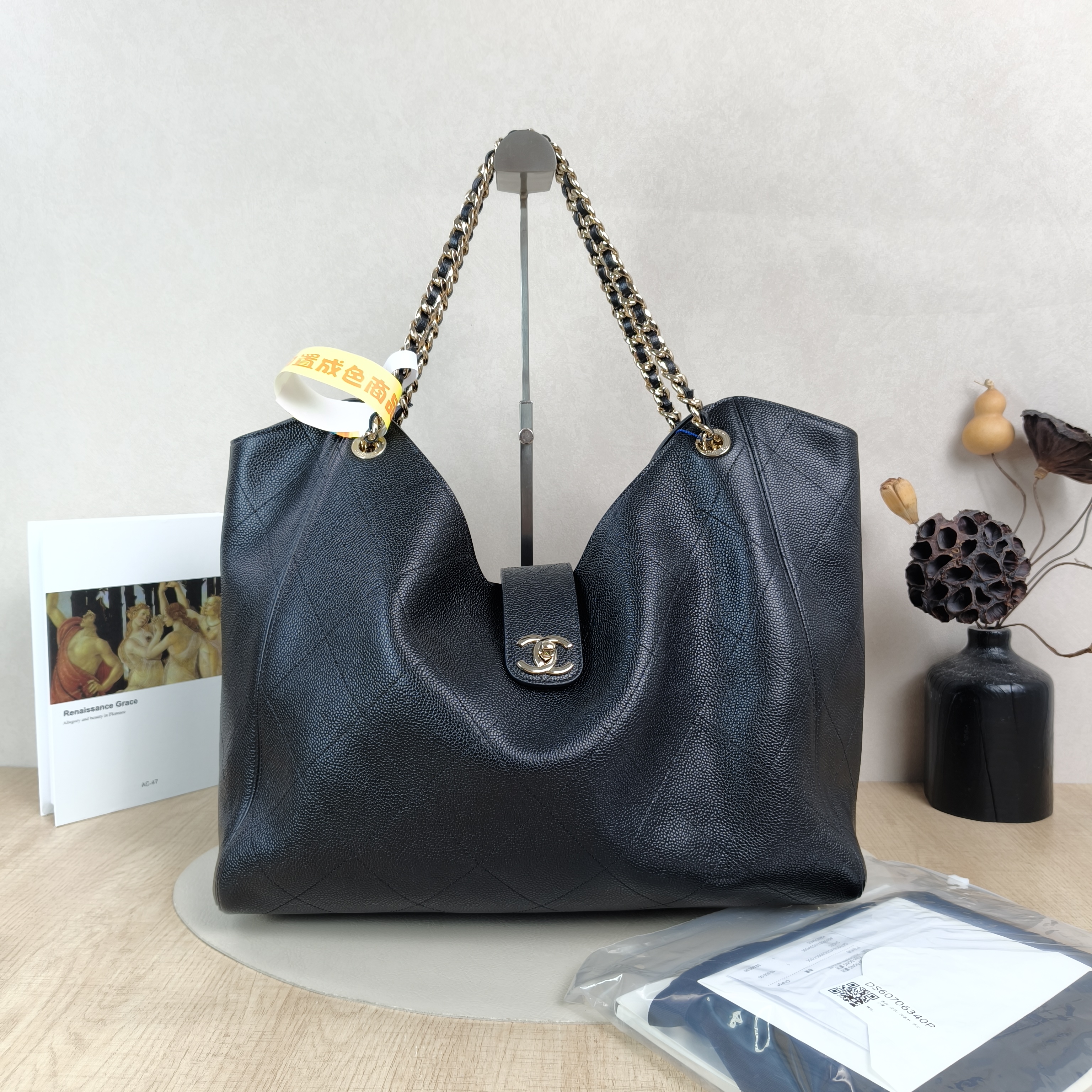 Chanel Shoulder Bag26p tote Black Grained Calfskin One Size40 × 12 × 26 cm — cover view 3 of 5