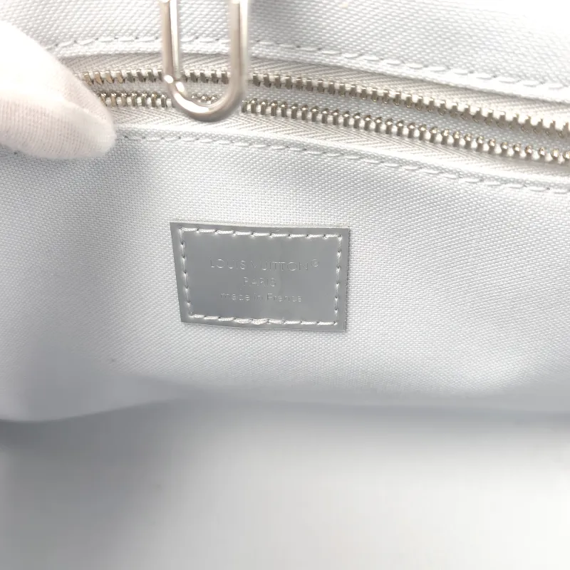 Louis Vuitton Top Handle Bag Onthego Silver Patent Leather Small 25 × 11.5 × 19 cm — detail view 1 of 10