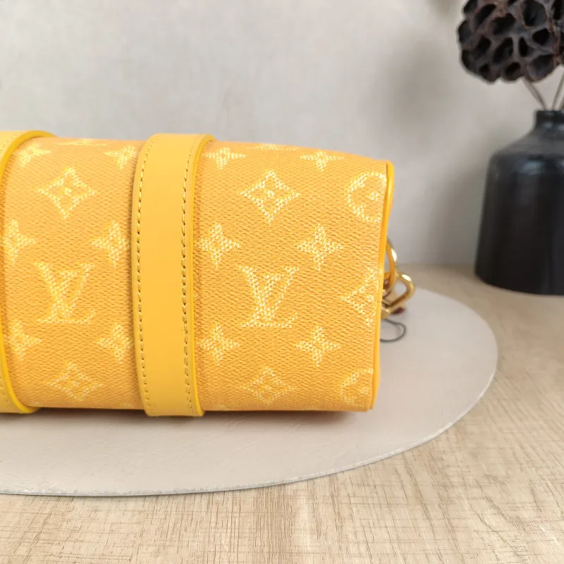 Louis Vuitton Crossbody Bag Keepall 25 Collection Yellow PVC Medium 25 × 11 × 15 cm — detail view 11 of 12