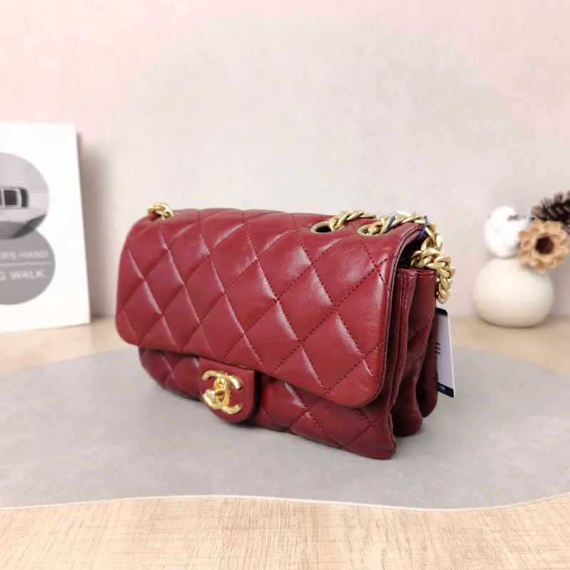Chanel Crossbody Bag Burgundy Lambskin One Size 22 × 8 × 14 cm — cover view 3 of 6